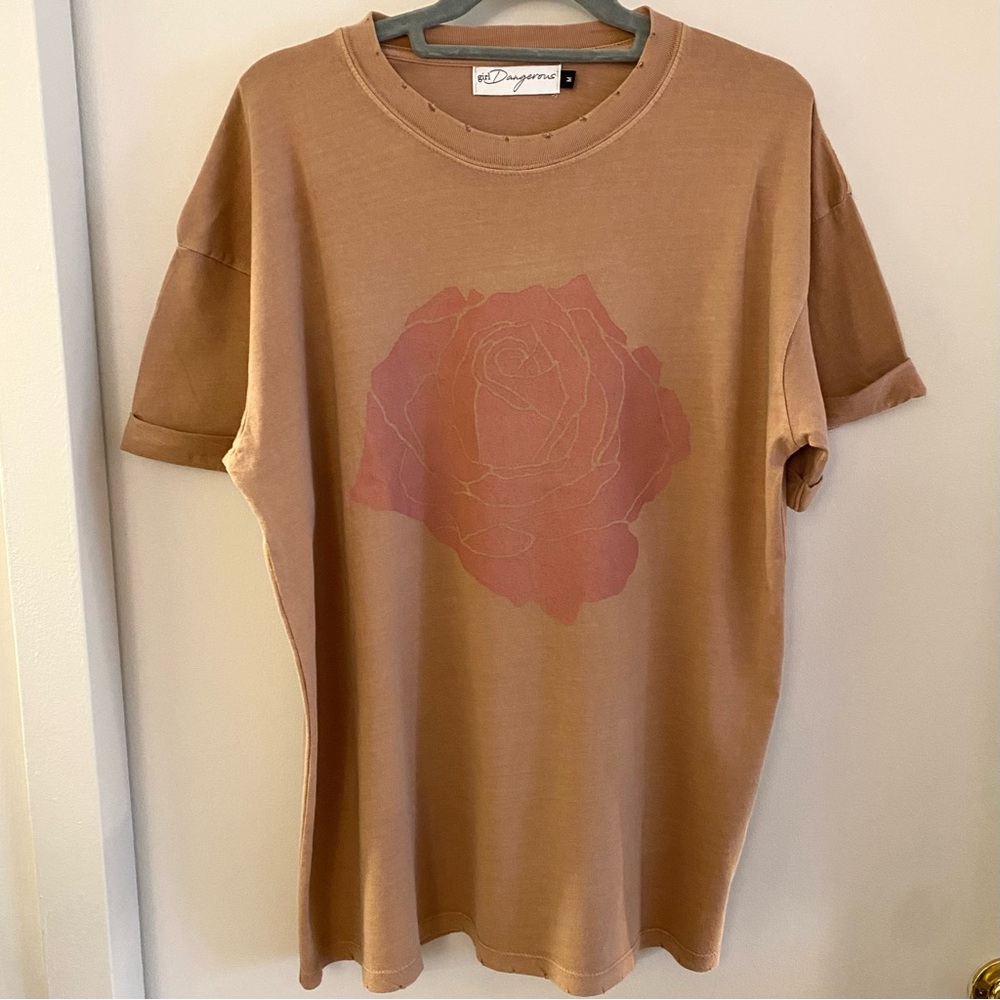 Girl Dangerous. ROSE Beige T-Shirt with pink Rose Design